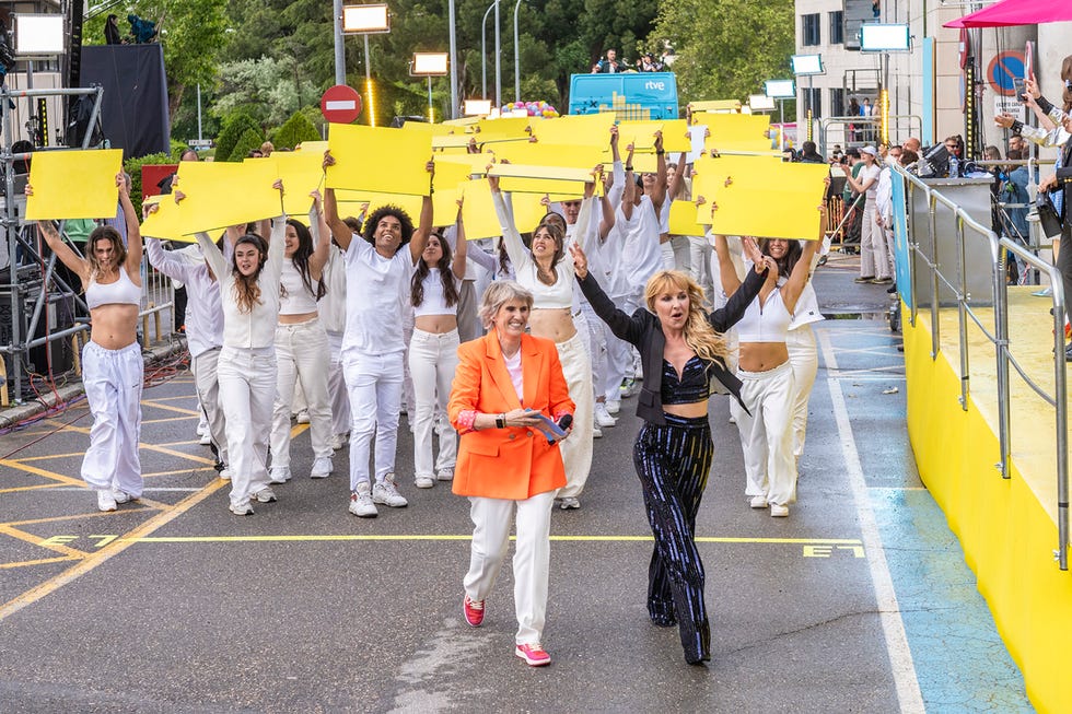 imagenes del desfile de la familia de la tele en su estreno