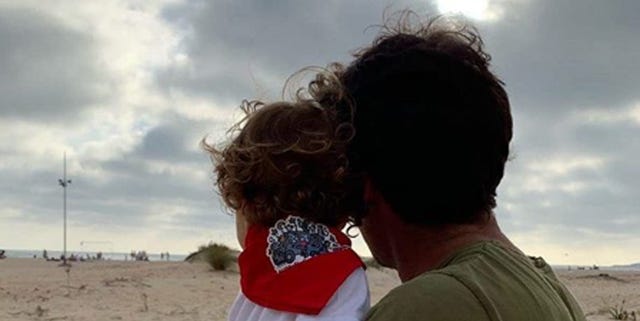 Cayetano Rivera da la bienvenida al verano con la foto más tierna con su hijo cayetano rivera da la bienvenida al verano con la foto más tierna con su hijo