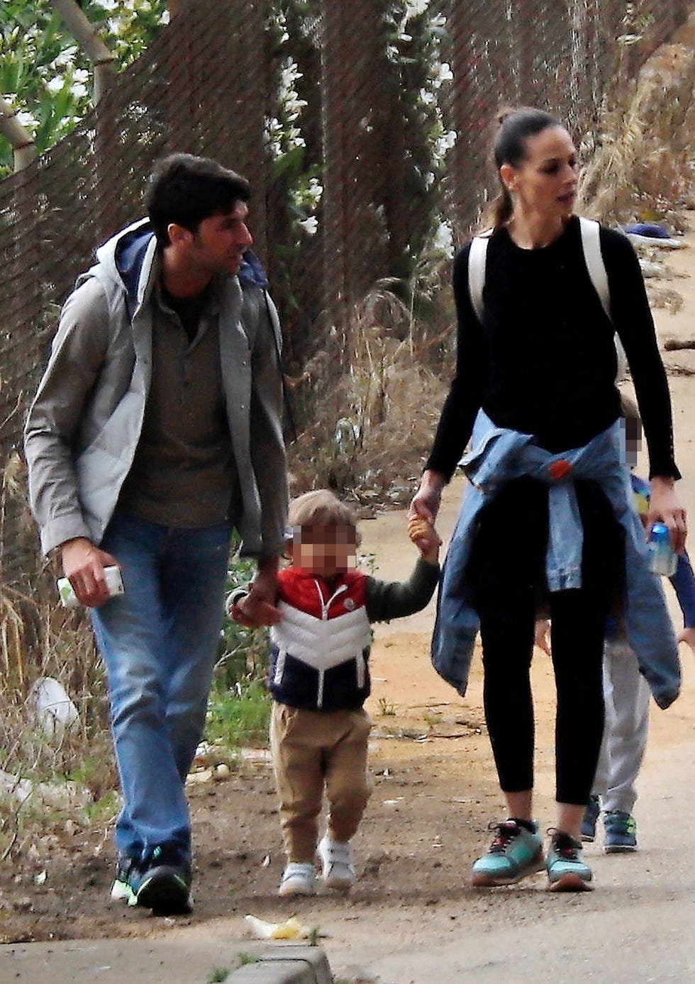 eva gonzález y cayetano rivera disfrutan de un paseo con su hijo en sevilla