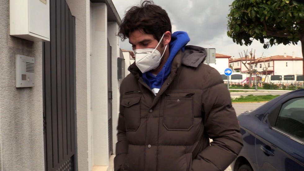 cayetano rivera visita a su hermano, kiko rivera, en su casa