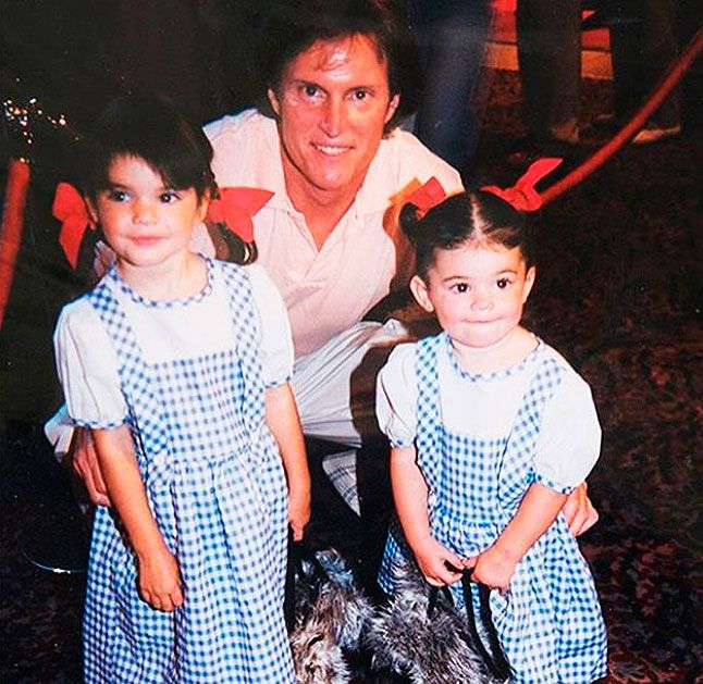 Kendall y Kylie en su infancia con Caitlyn Jenner cuando era Bruce Jenner