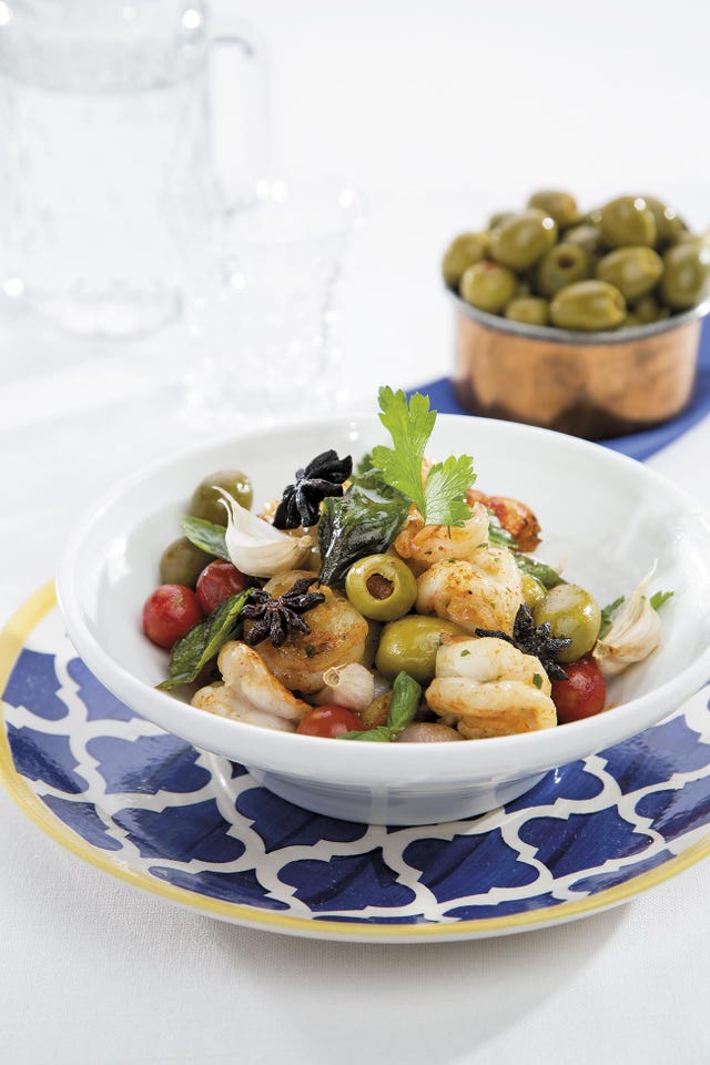 cazuela de gambas con aceitunas