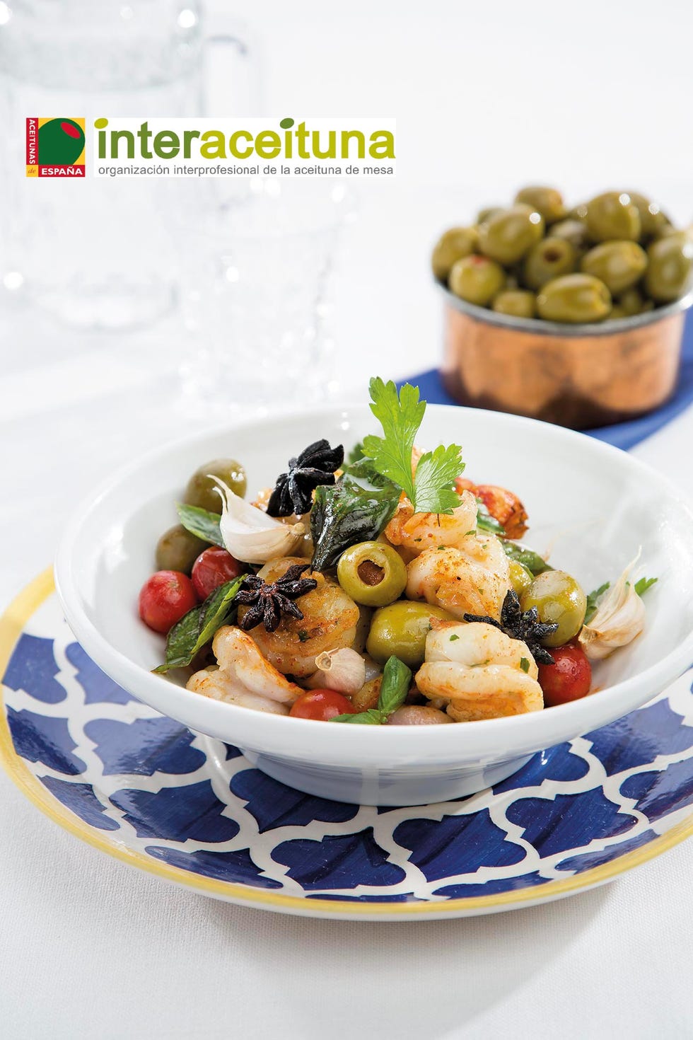 cazuela de gambas con aceitunas