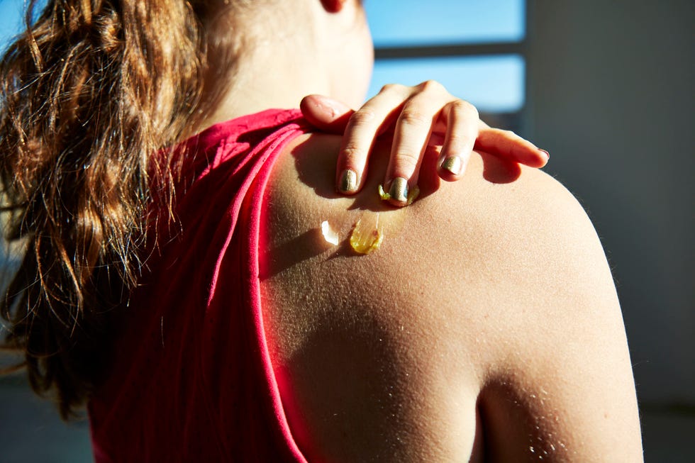 Shoulder, Red, Lip, Neck, Joint, Pink, Arm, Hand, Blond, Human body, 