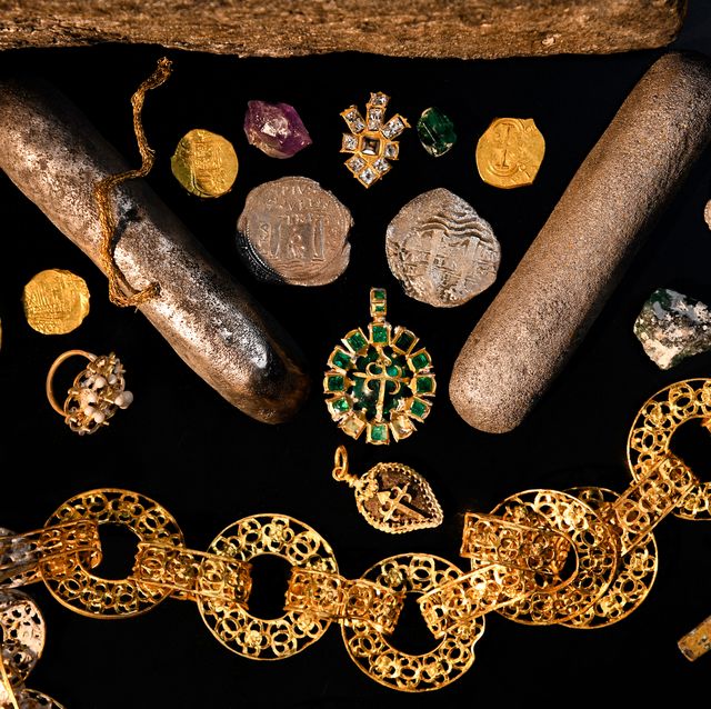 multitude of objects found in 1600s spanish sunken galleon