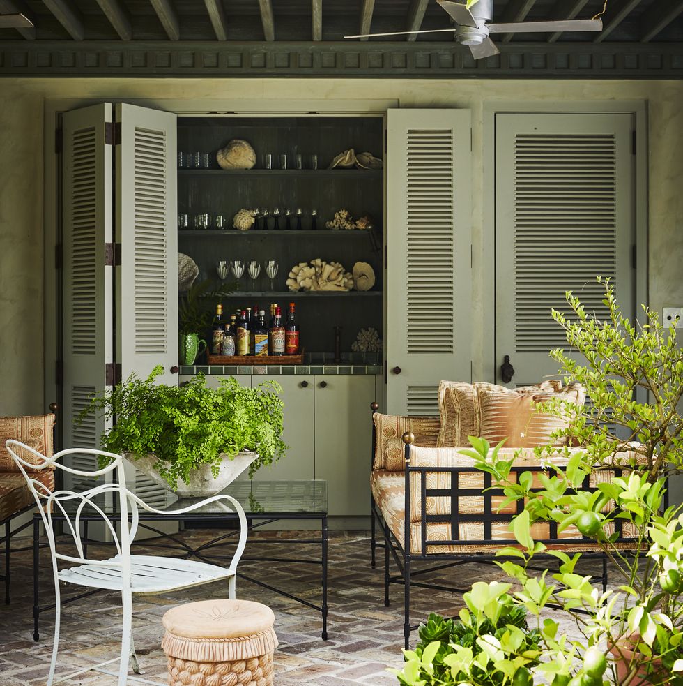 poolside drinks are served from a glazed tile bar behind folding louvered doors