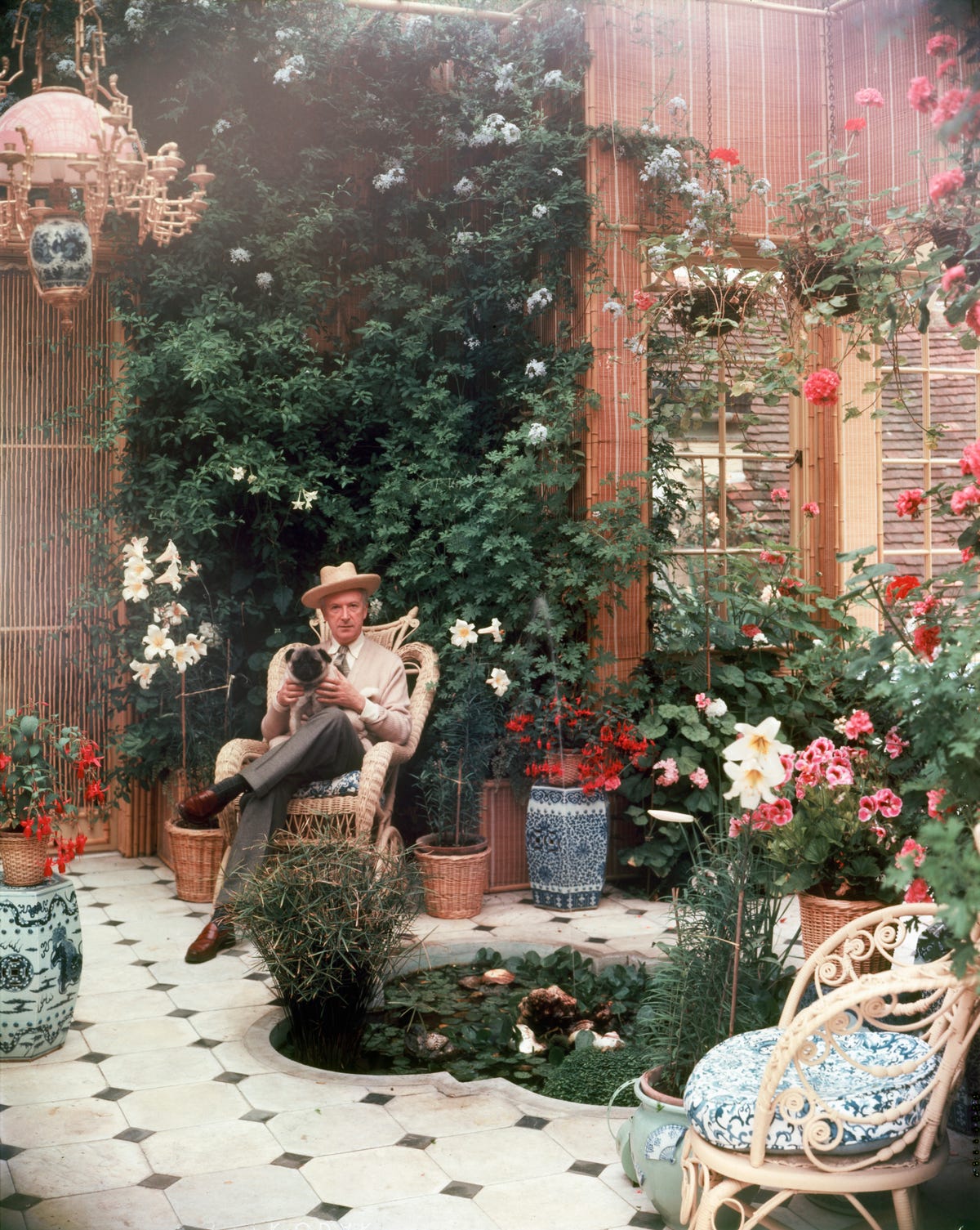 La mostra su Cecil Beaton allestita da Luke Edward Hall è un appuntamento imperdibile
