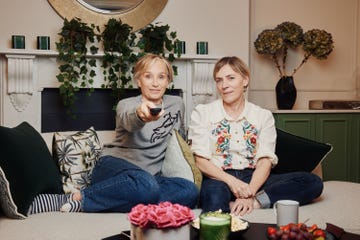 dame kristin scott thomas and saskia reeves, celebrity gogglebox
