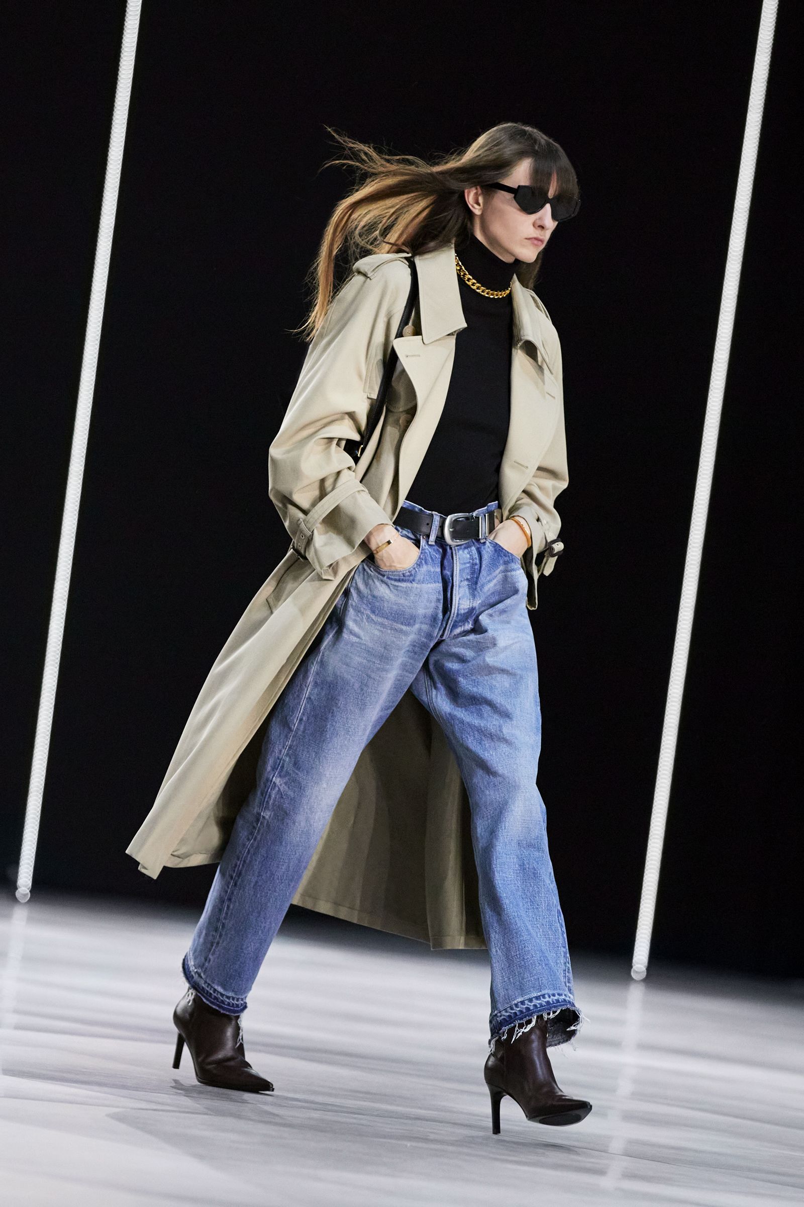 Celine重返巴黎辦秀！Celine by Hedi Slimane 2022秋冬系列的巴黎女子