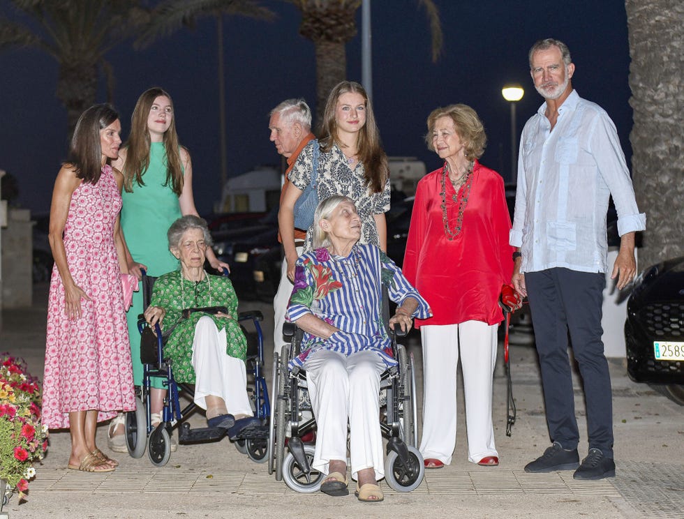 los reyes, leonor, sofia, la reina sofia, irene de grecia, tatiana radziwiill y su marido