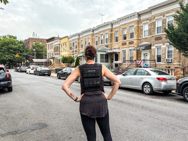 centr adjustable weighted vest 20lbs for men & women – workout, running, strength training, fitness, weightlifting & muscle building vest with sand bag weights, slim design