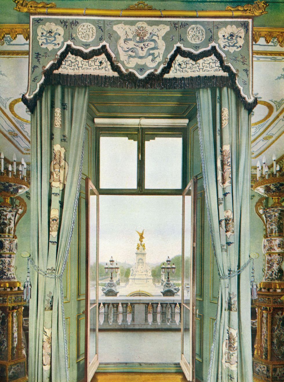 バッキンガム宮殿の「世界一有名」なバルコニー 造られた理由や歴史を調査！