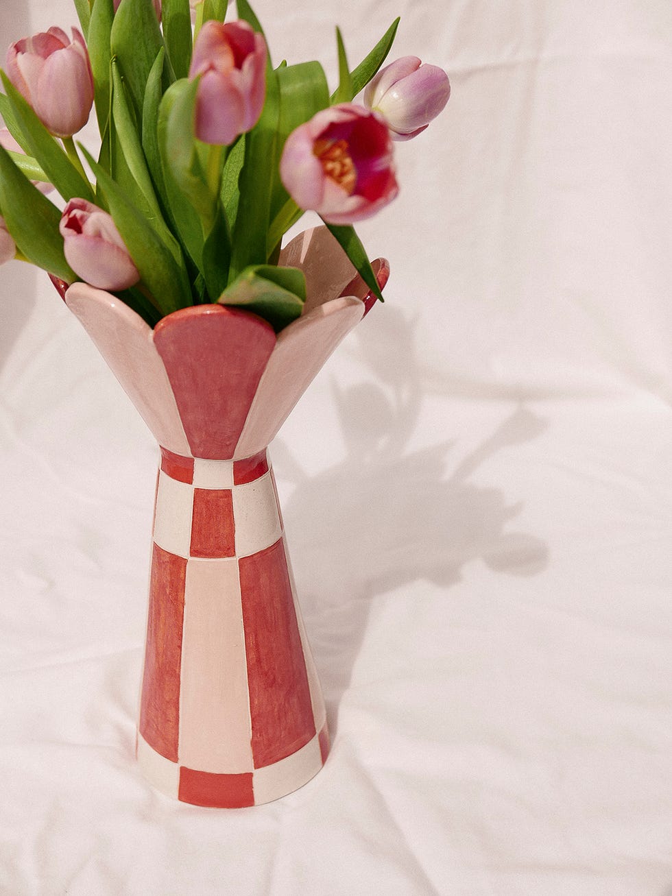 jarron de ceramica en rosa y blanco de jeje.things