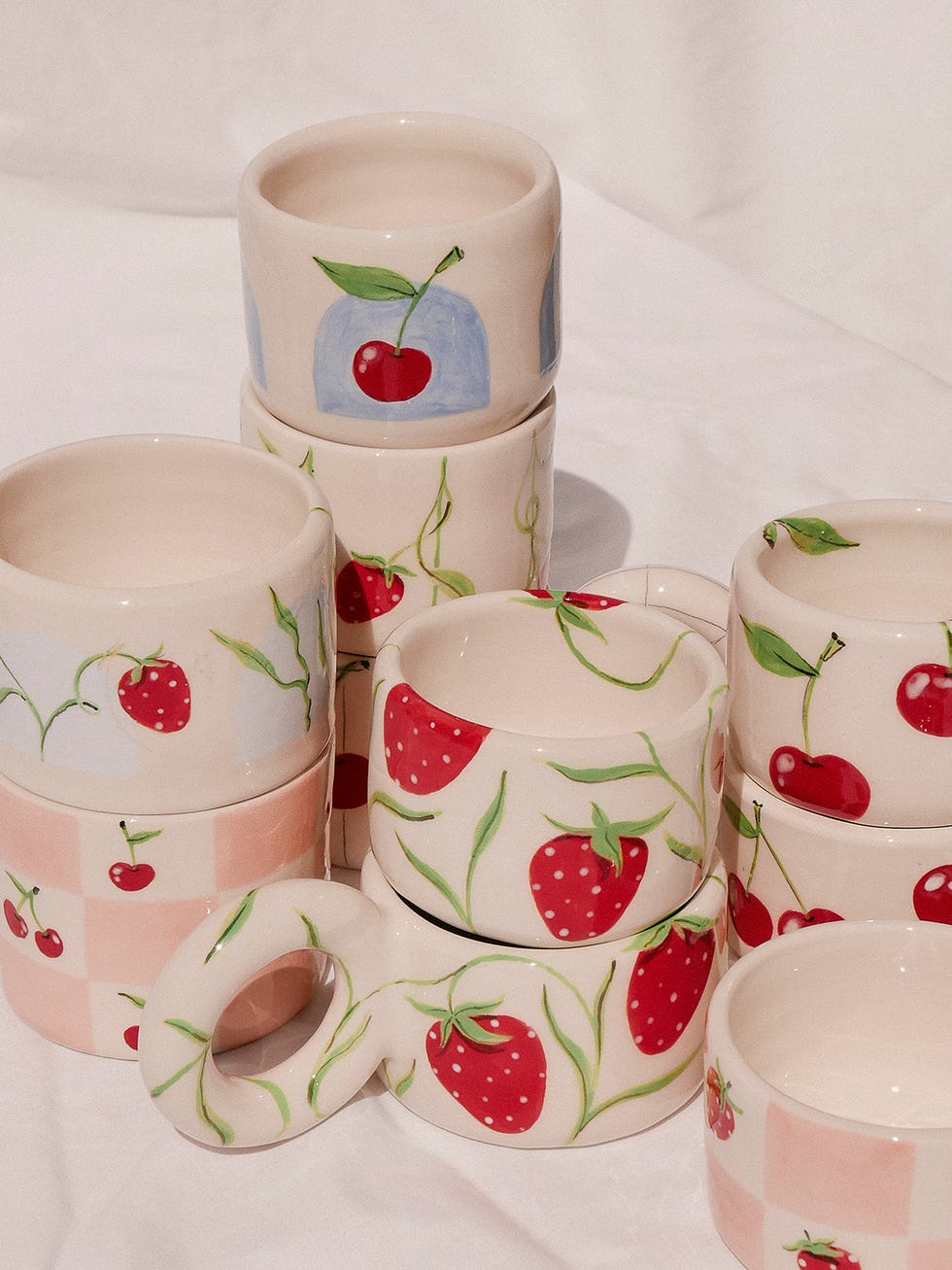 ceramica jejethings con tazas de fresas