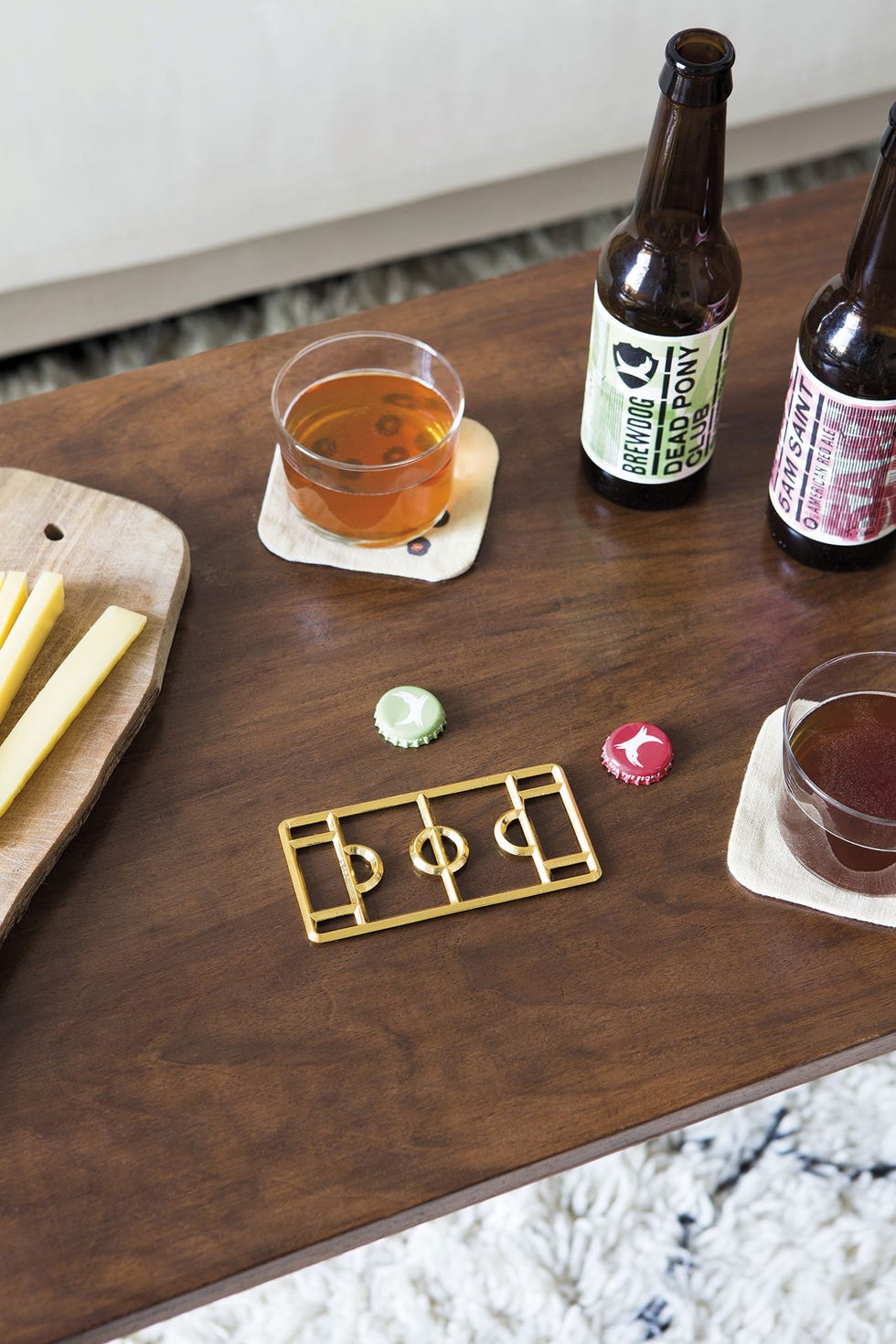 abrebotellas con forma de campo de fútbol para la cerveza