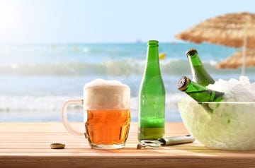 cerveza fría, y en hielo, bebida ideal para el verano