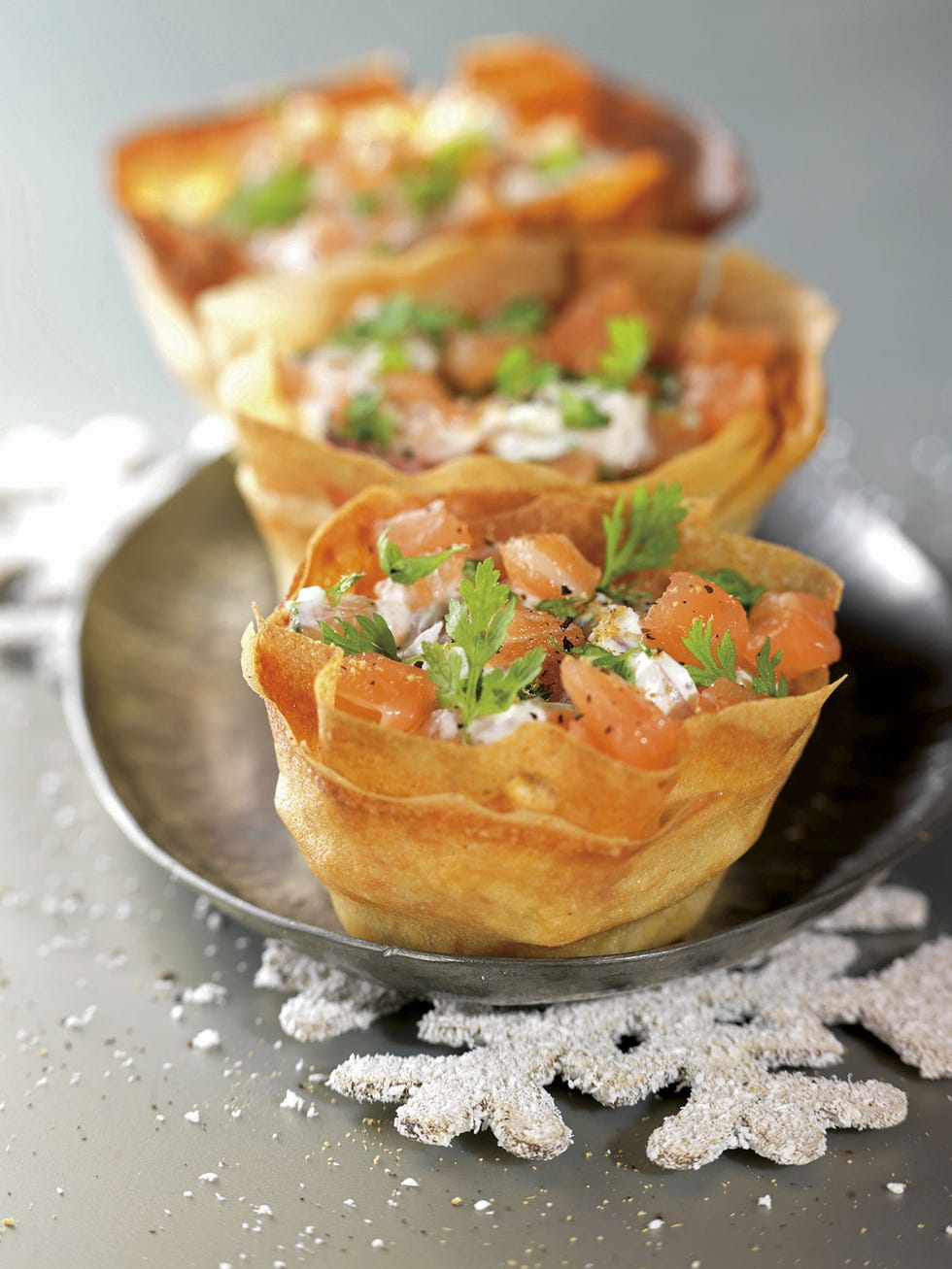 aperitivos de navidad cestas de masa filo y salmón