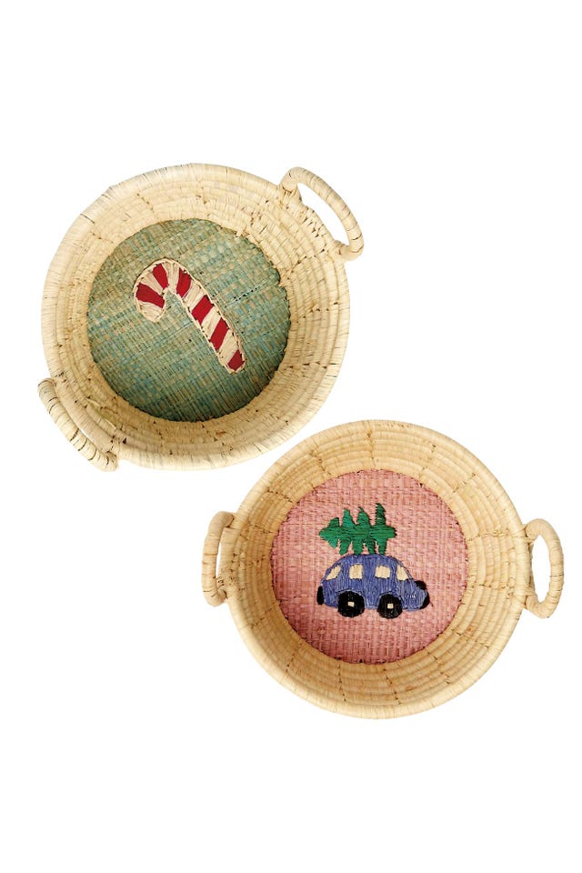 Mini cesta de rafia hecha a mano