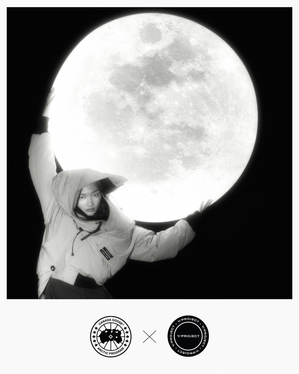 Photograph, Monochrome photography, Monochrome, Black-and-white, Astronomical object, Moonlight, Celestial event, Moon, Circle, Fictional character, 
