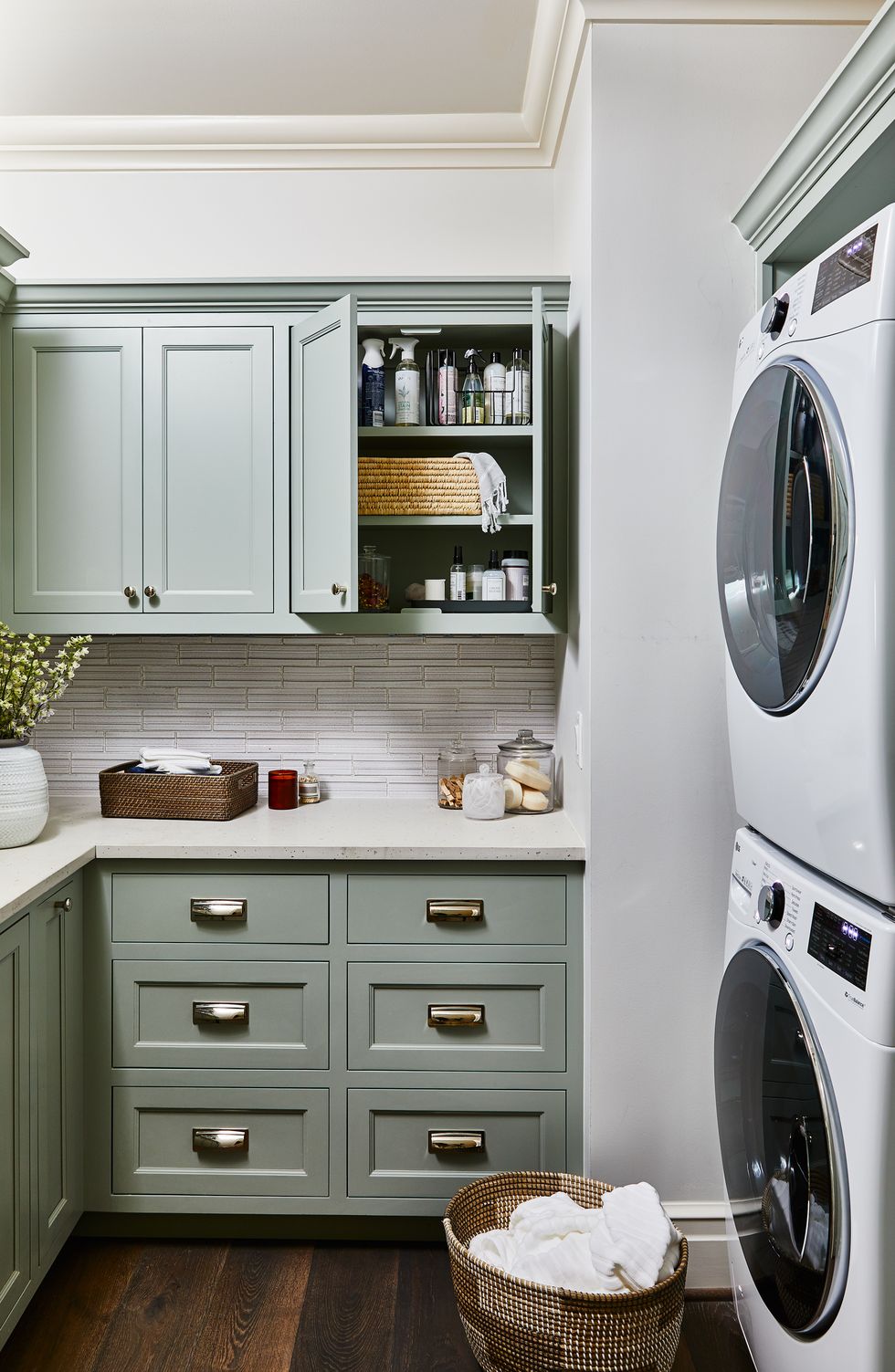 Laundry room, Room, Furniture, Cabinetry, Countertop, Major appliance, Kitchen, Laundry, Property, Shelf, 