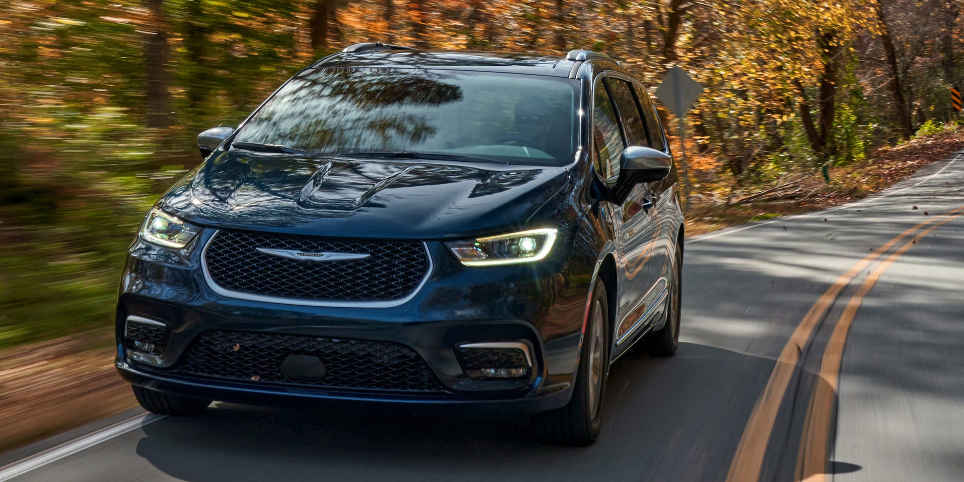 Chrysler Recalling More Than 250,000 Pacifica and Voyager Minivans Over Airbag Flaws