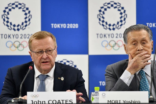 el vicepresidente del coi john coates interviene en un rueda de prensa sobre tokio 2020 en 2021