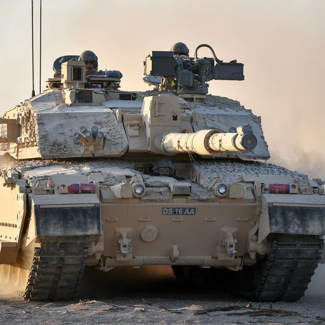 https://hips.hearstapps.com/hmg-prod/images/challenger-ii-main-battle-tank-on-manoeuvres-in-the-oman-news-photo-1598992480.jpg?crop=0.66686xw:1xh;center,top&resize=640:*