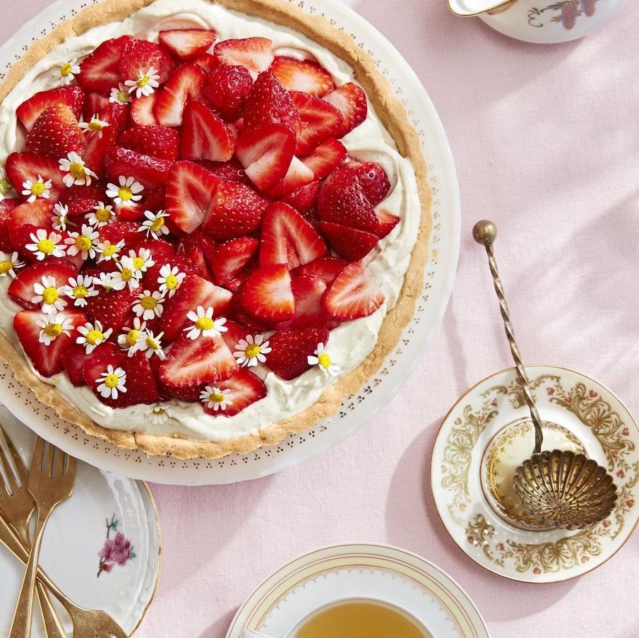 chamomile mascarpone tart with fresh strawberries