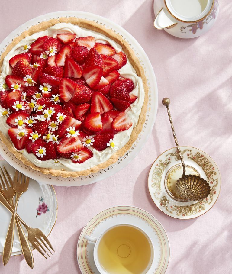 chamomile mascarpone tart with fresh strawberries
