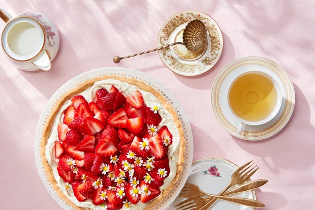 chamomile mascarpone tart with fresh strawberries