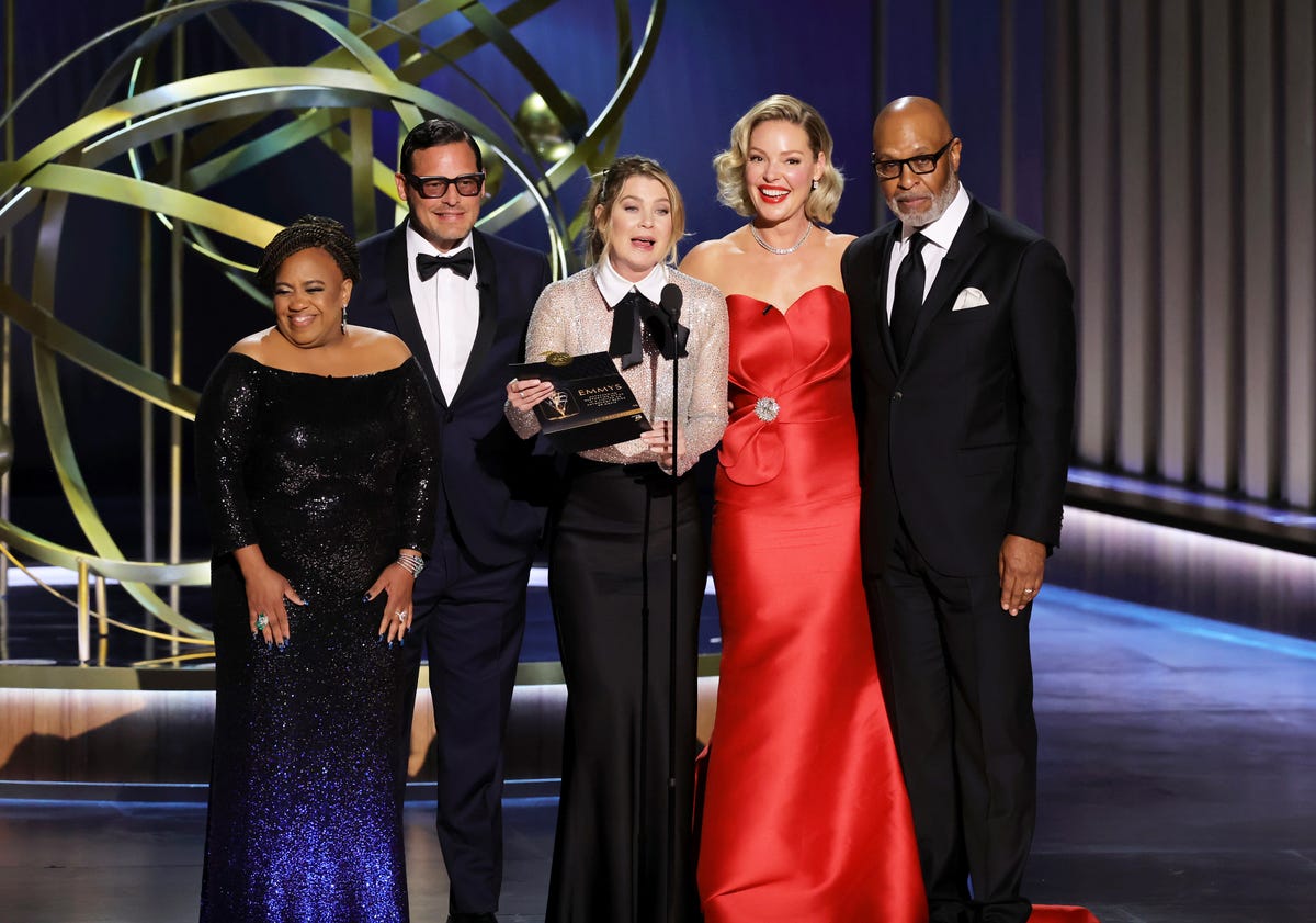 Grey's Anatomy's original cast members reunite at Emmy Awards