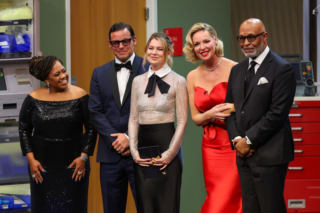 Grey S Anatomy Cast Reunite At 2024 Emmy Awards   Chandra Wilson Justin Chambers Ellen Pompeo Katherine Heigl News Photo 1705375216 