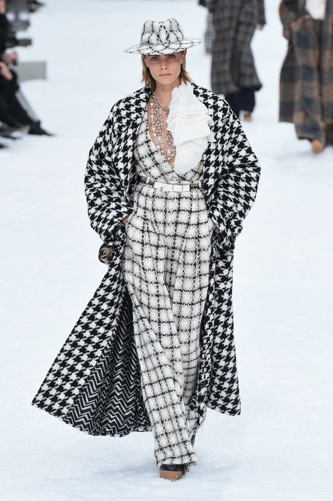 See Karl Lagerfeld's Most Creative Chanel Fashion Shows