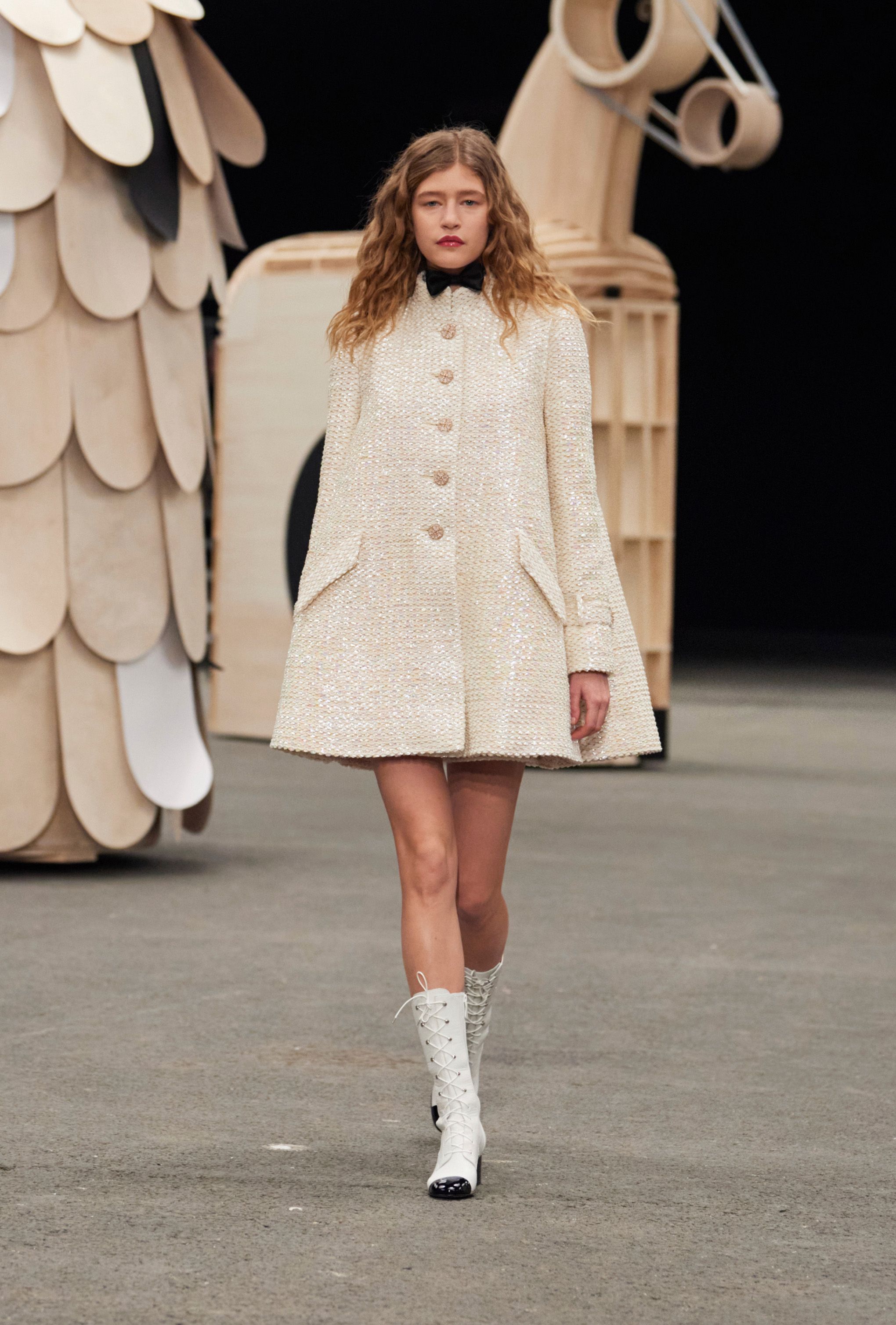 Roll Up Chanel SpringSummer 2023 Haute Couture Offers A Twist Of Fête   Grazia