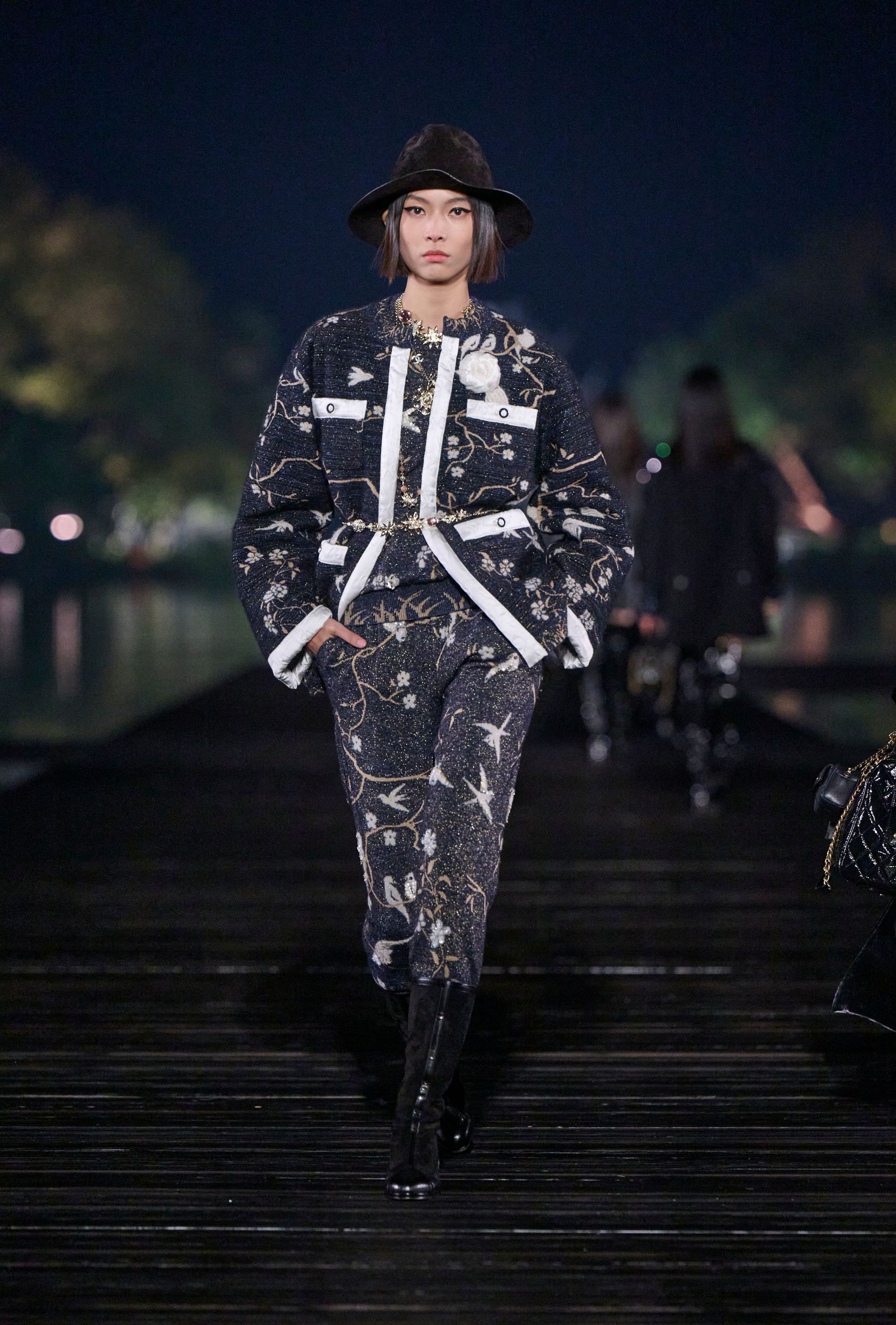 【ハンサムにしたい日に♪】CHANEL  25-26AW   スニーカー 新作 目を惹くメンズスニーカー【CHANEL】スニーカー ホワイト