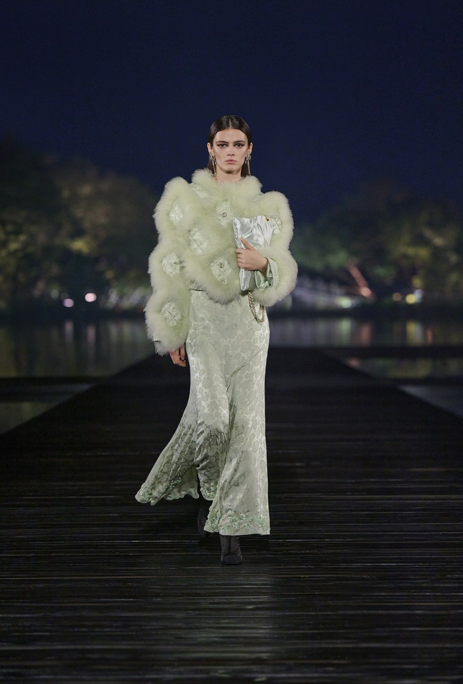 CHANEL 2024/25年 メティエダール カメリア モチーフ ブローチ CHANEL 2024/25年 メティエダール コレクション | CHANEL