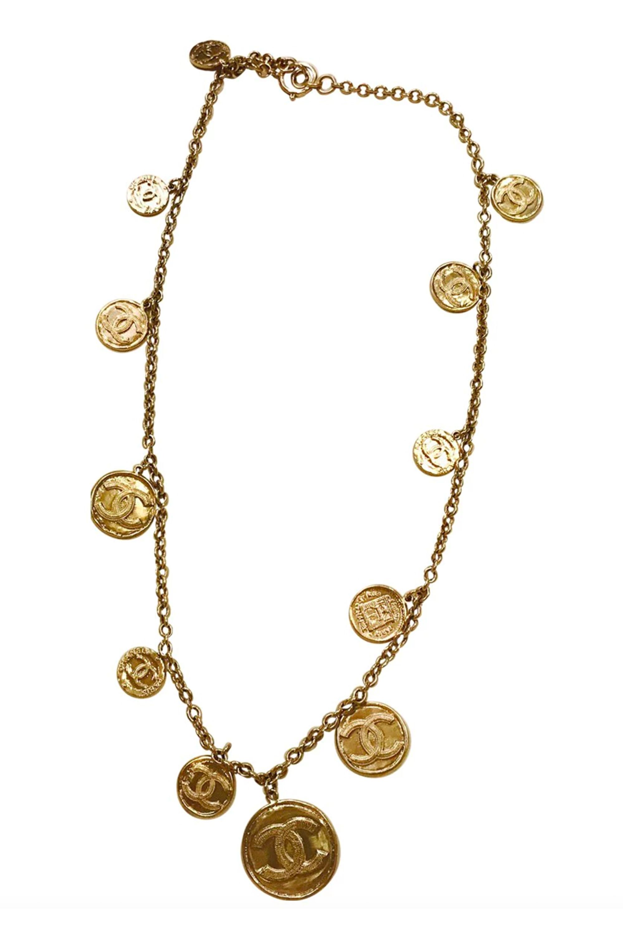 Chanel Vintage 31 Rue Cambon Graphic Medallion Necklace | myGemma | Item  #114400