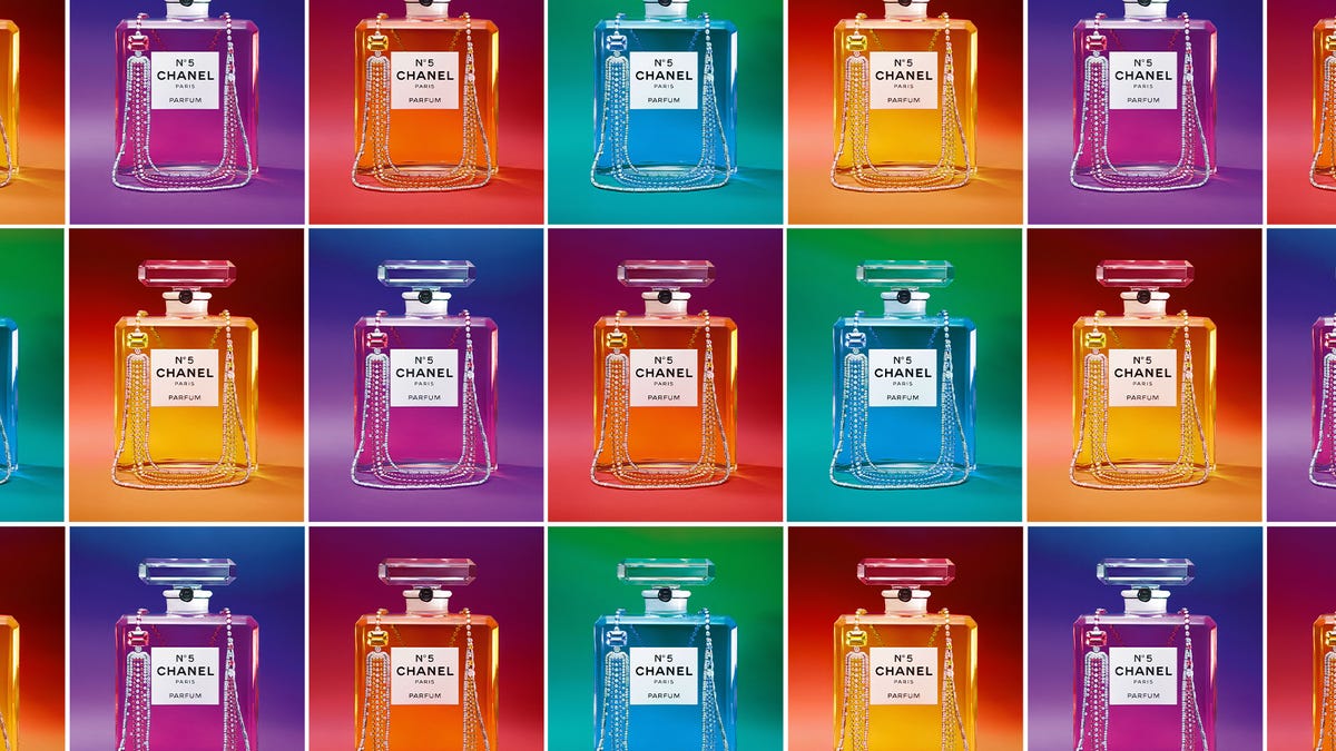 History Lesson: 100 Years Of Chanel N°5—The Scent, The Bottle, The  Struggle, The 'Purest' Number - Mirror,Mirror