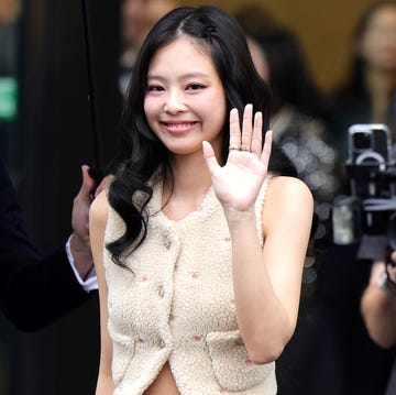 巴黎時裝周2024春夏秀場名人造型盤點！chanel秀場不只有jennie，emilia clarke也驚喜現身