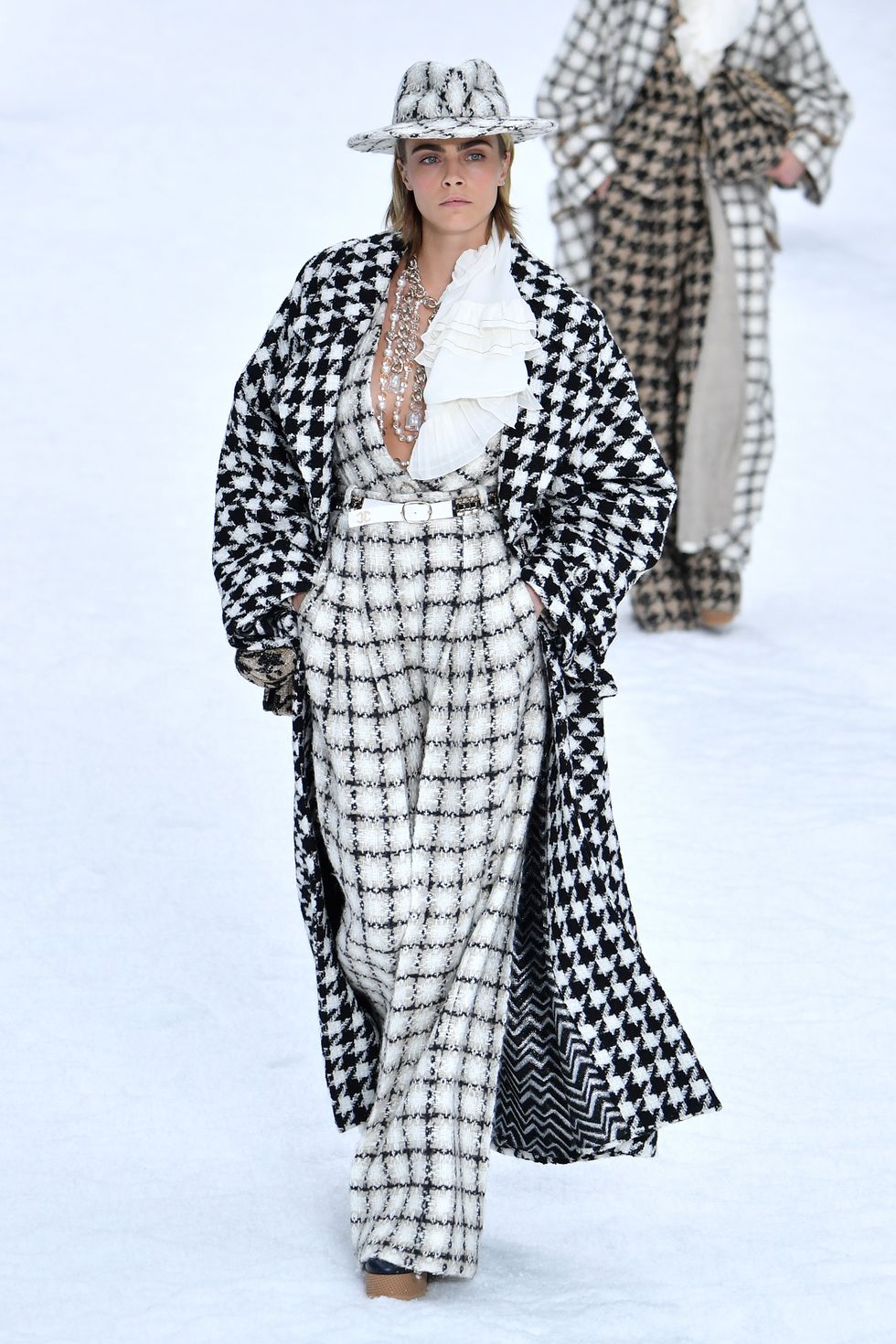 Chanel creates a snow-covered winter wonderland for Karl Lagerfeld's ...