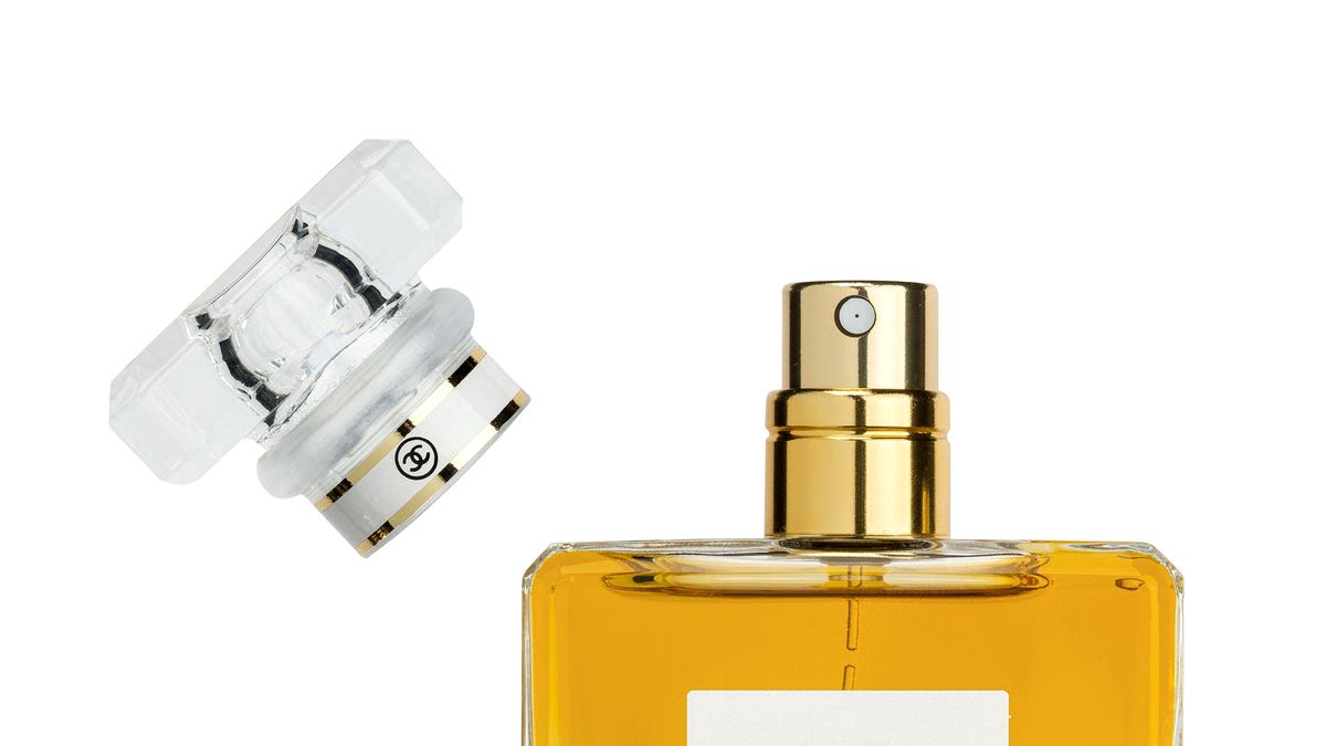 Behind the feminine eternal of Chanel N°5 perfume