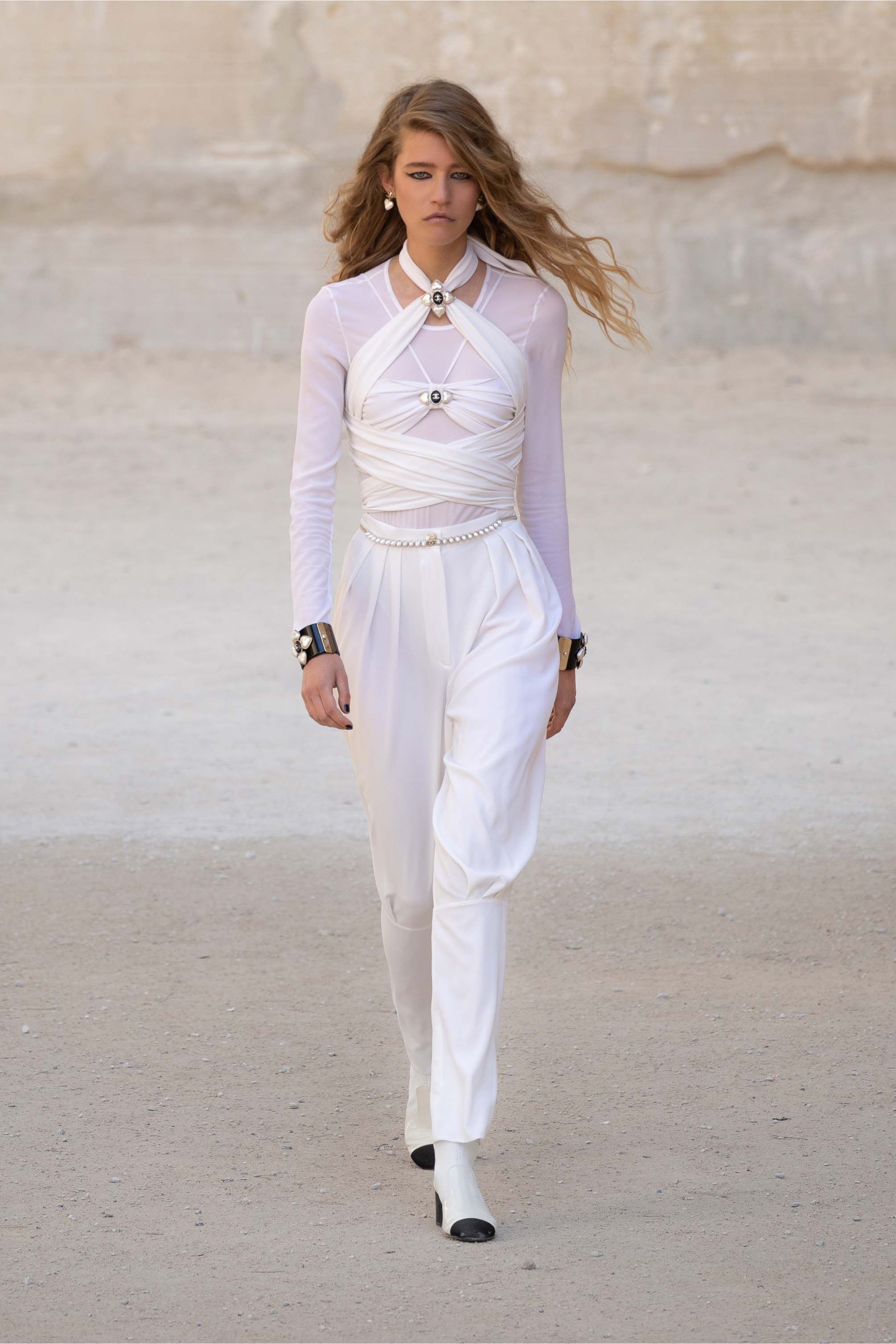 Chanel Cruise 2021 Paris - RUNWAY MAGAZINE ® Collections