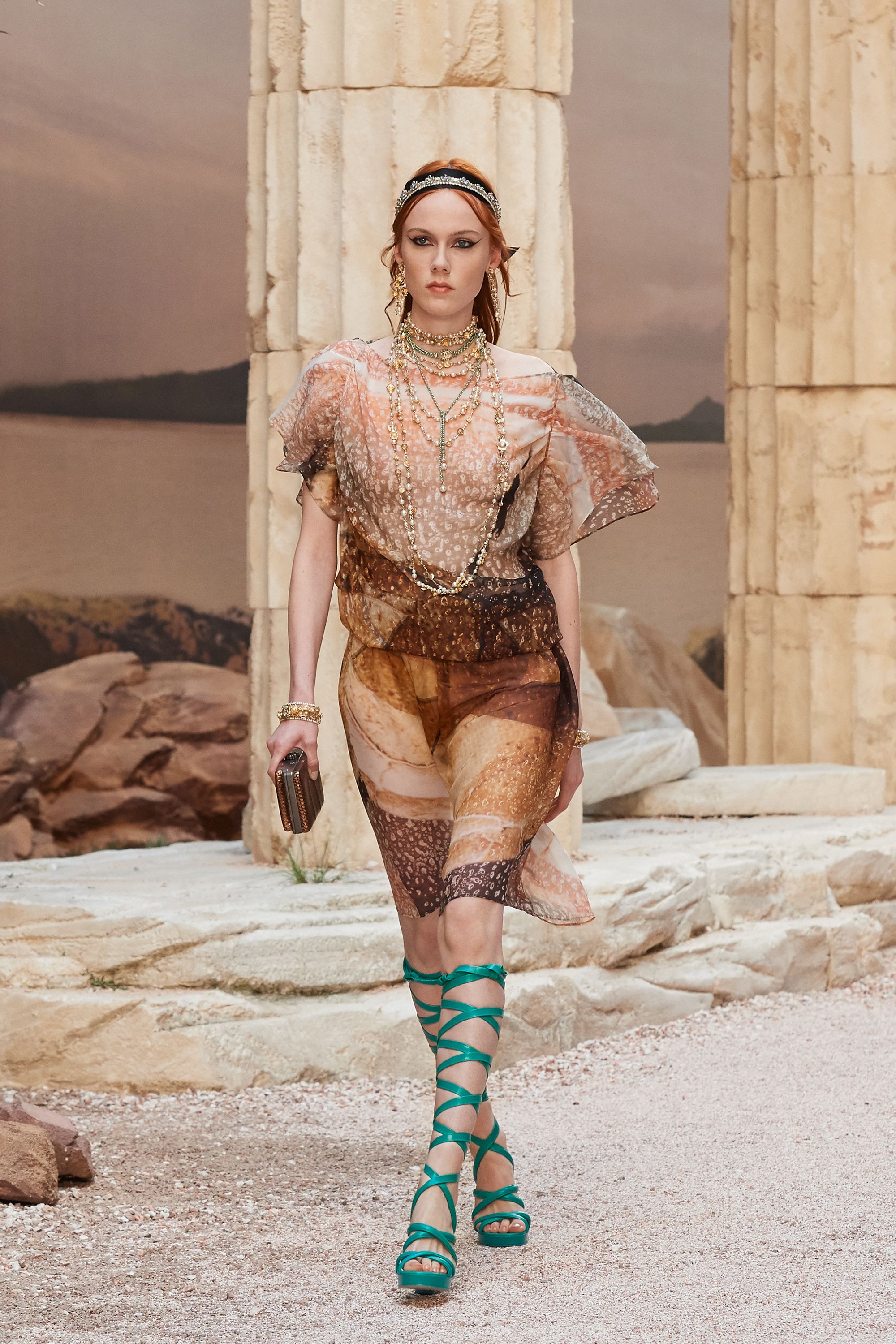 Chanel Cruise 2018 Collection - Chanel Cruise 2018 Ancient Greece 