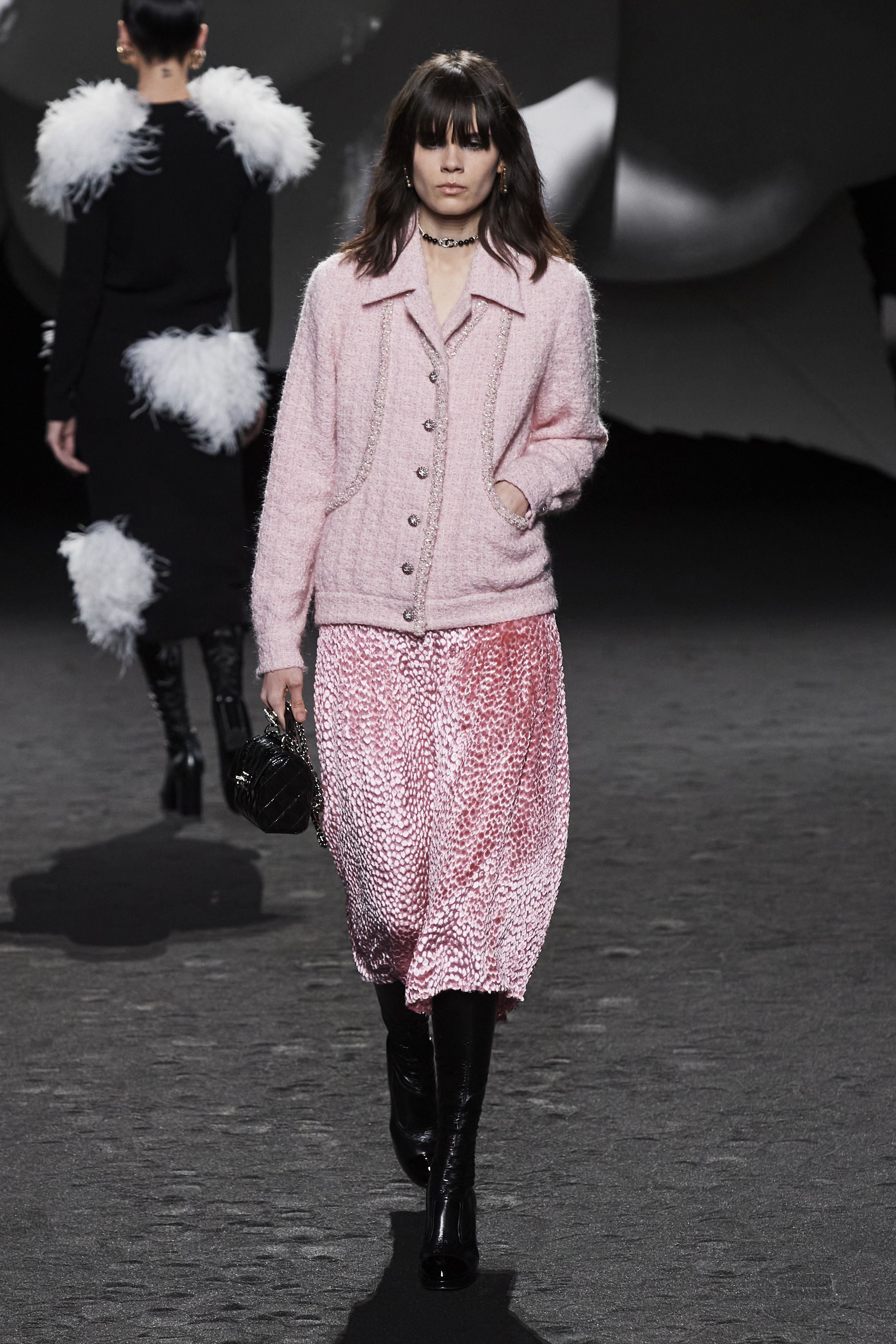 【秋冬コーデにヘビロテ♡】シャネル ケリー top02-650a86ce78f2f.jpg?crop=
