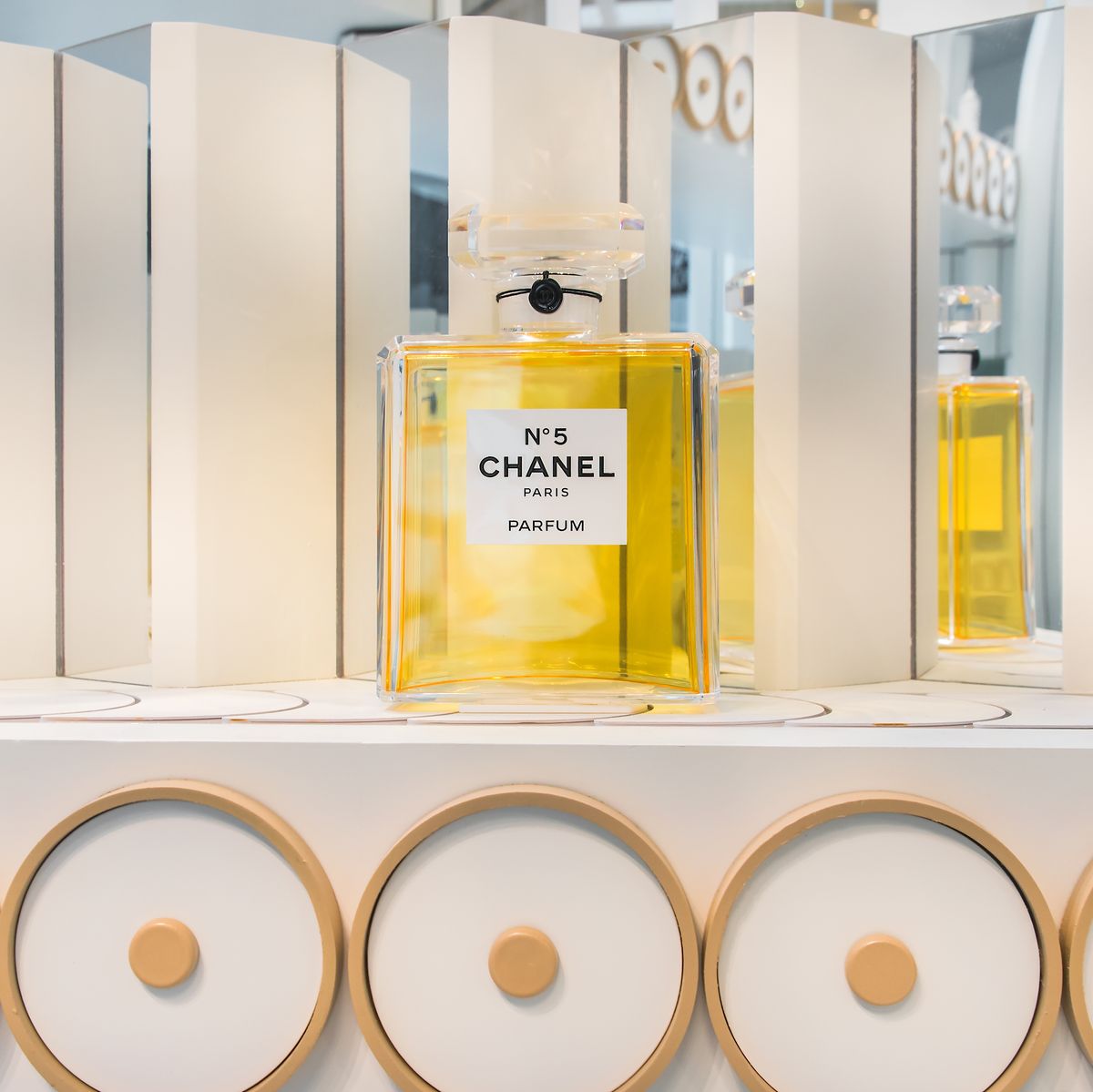 Fragrance and Fashion: How Coco Chanel's Iconic No.5 Acknowledges