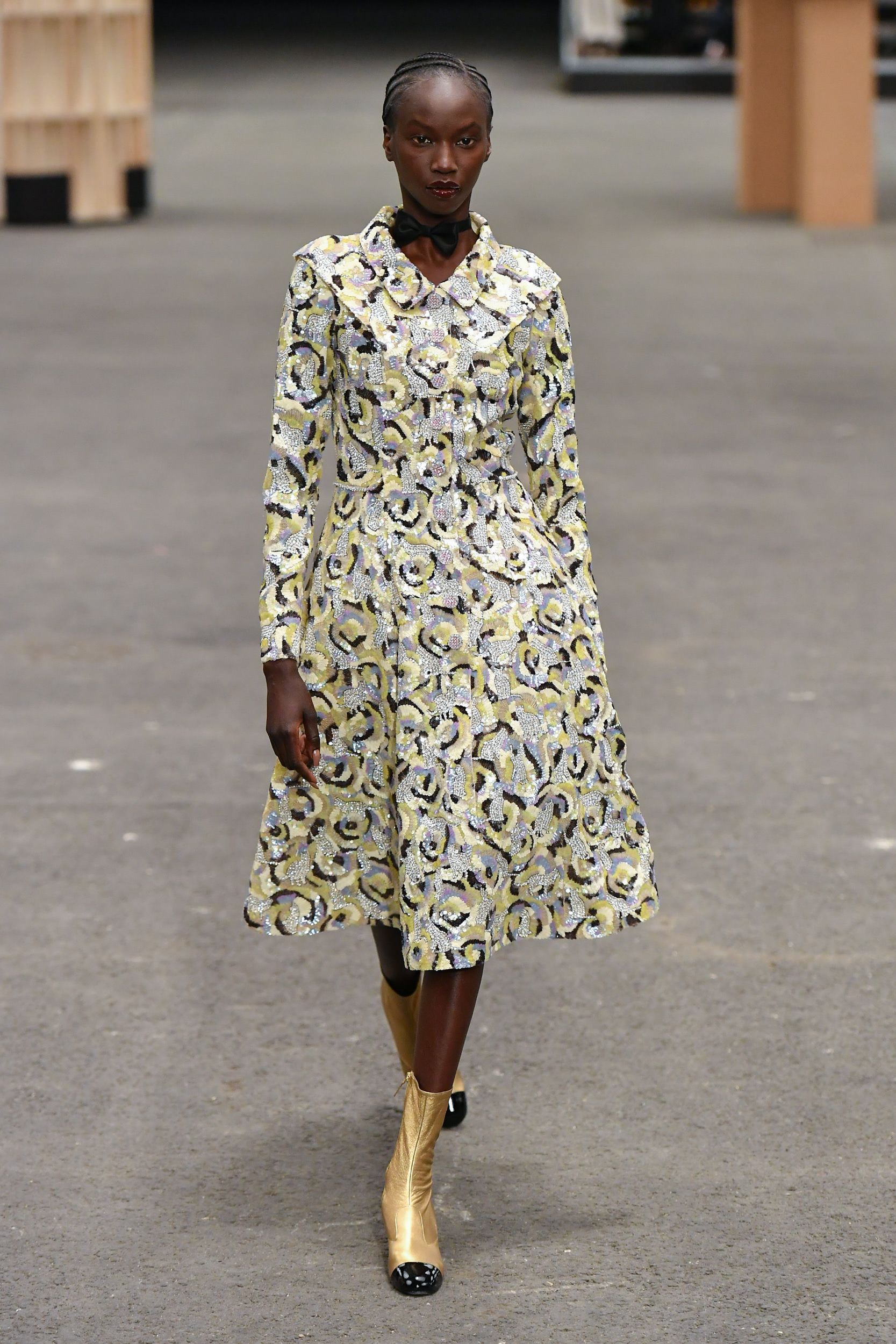 Paris Fashion Week 2023 la giacca Chanel di Apple Martin è timeless