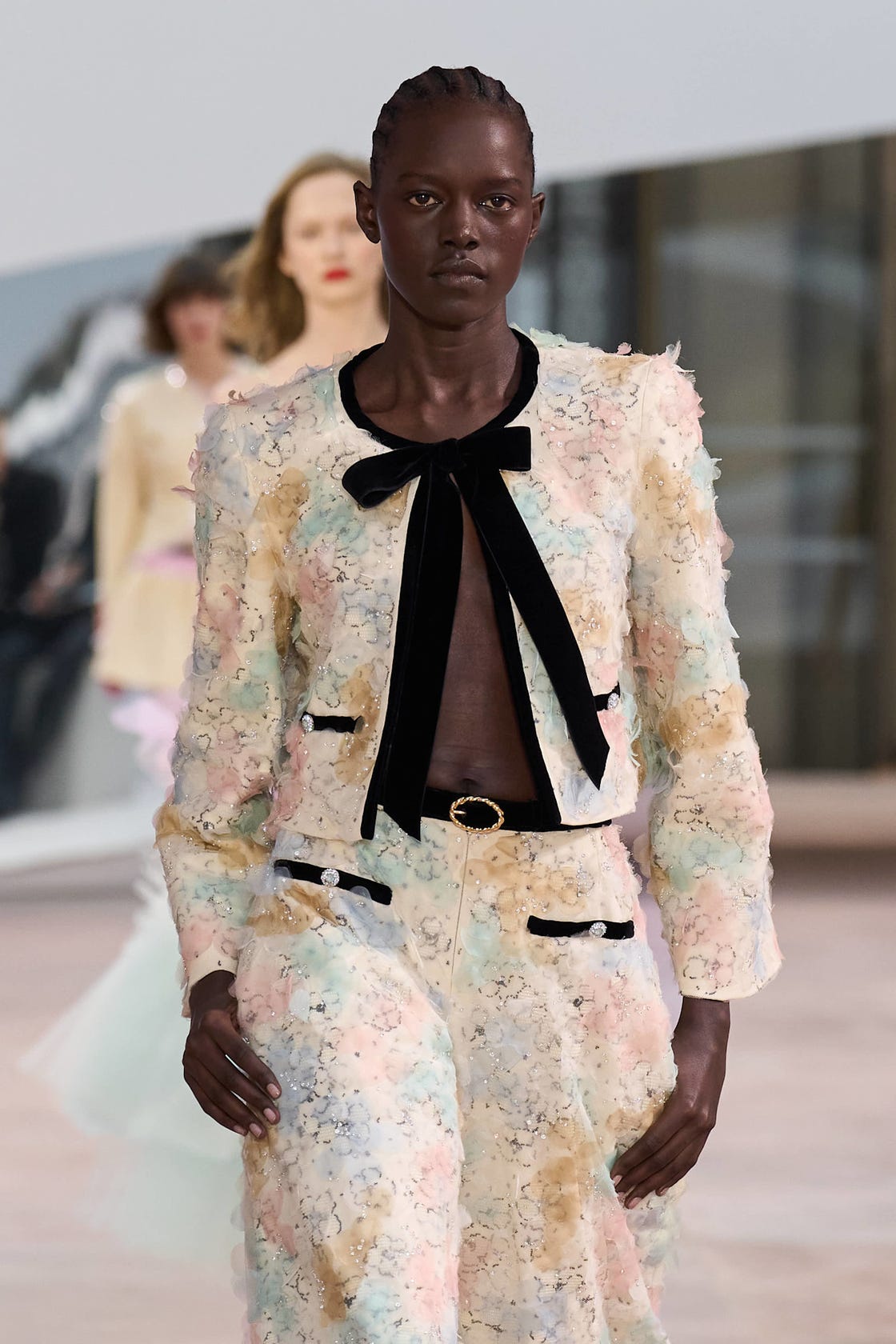 cómo combinar chaqueta de encaje zara
