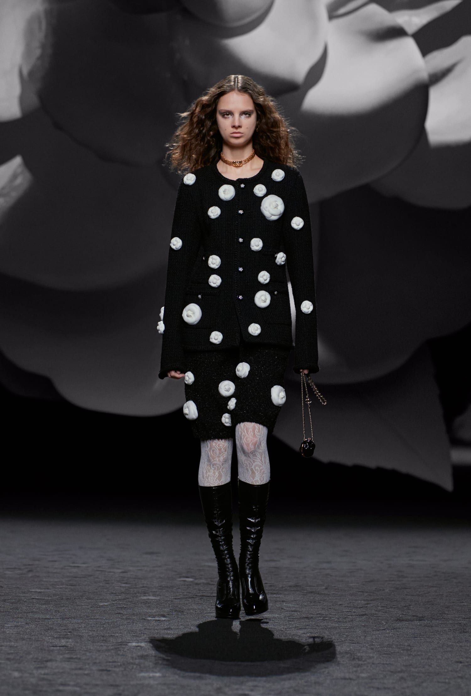 【きちんとコーデに♢カメリア付き】CHANEL *バレリーナ Chanel」の永遠のコード、カメリアが咲き誇る2023/24年秋冬
