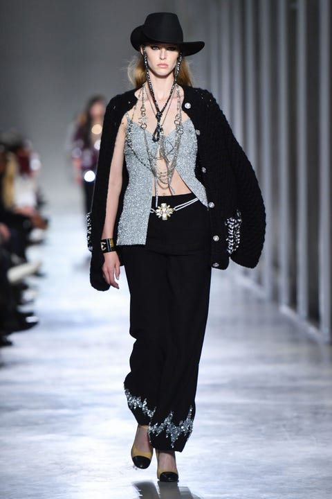 chanel metiers fw22 runway