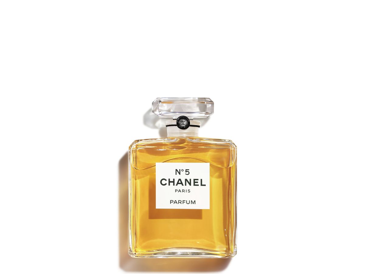 Behind the feminine eternal of Chanel N°5 perfume